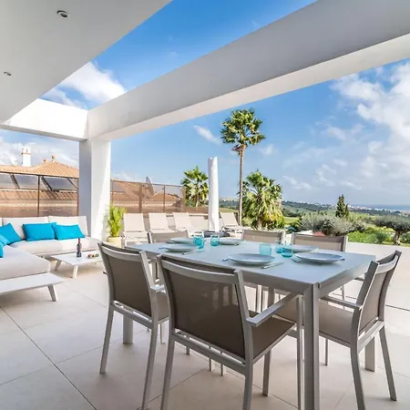 4 Bdrm Luxury Retreat W/ Stunning Sea Views