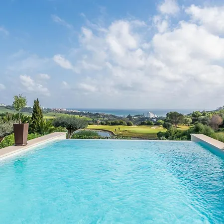 4 Bdrm Luxury Retreat W/ Stunning Sea Views Estepona