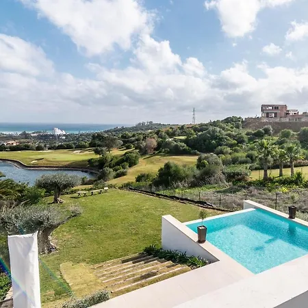 4 Bdrm Luxury Retreat W/ Stunning Sea Views