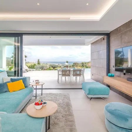 4 Bdrm Luxury Retreat W/ Stunning Sea Views Estepona
