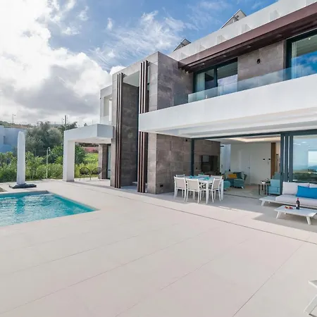 4 Bdrm Luxury Retreat W/ Stunning Sea Views Apartment *