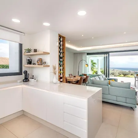 4 Bdrm Luxury Retreat W/ Stunning Sea Views Estepona