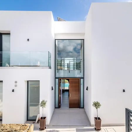 4 Bdrm Luxury Retreat W/ Stunning Sea Views * Estepona
