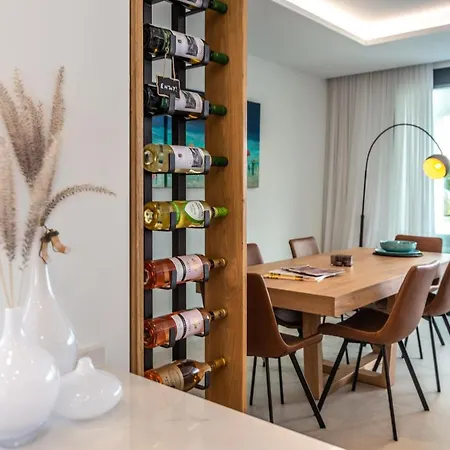 Apartment 4 Bdrm Luxury Retreat W/ Stunning Sea Views Estepona