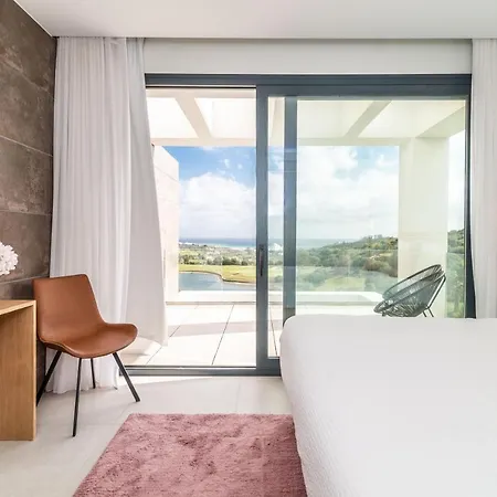 Apartment 4 Bdrm Luxury Retreat W/ Stunning Sea Views *