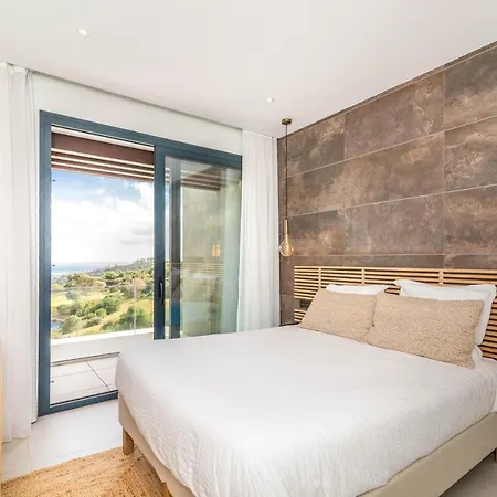 4 Bdrm Luxury Retreat W/ Stunning Sea Views Estepona